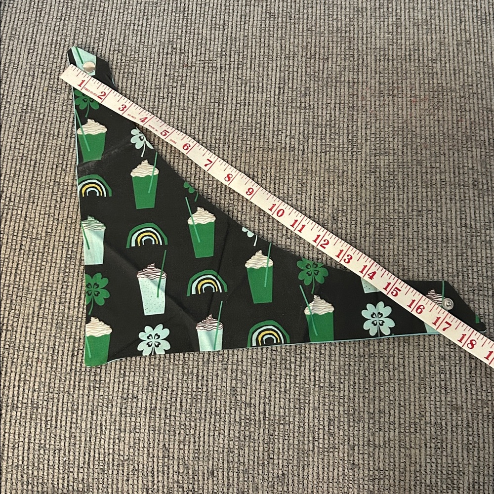 St Patrick’s day Dog Bandana NEW coffee cups rainbows clovers - Picture 6 of 7